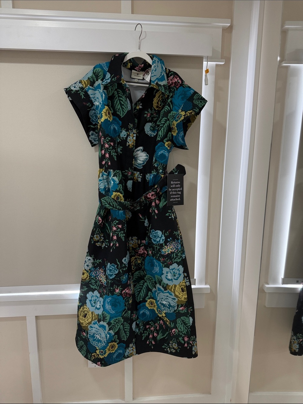 Tuckernuck - Black & Multicolor Floral Button Front Belted Short Sleeve Dress - Picture 5 of 9